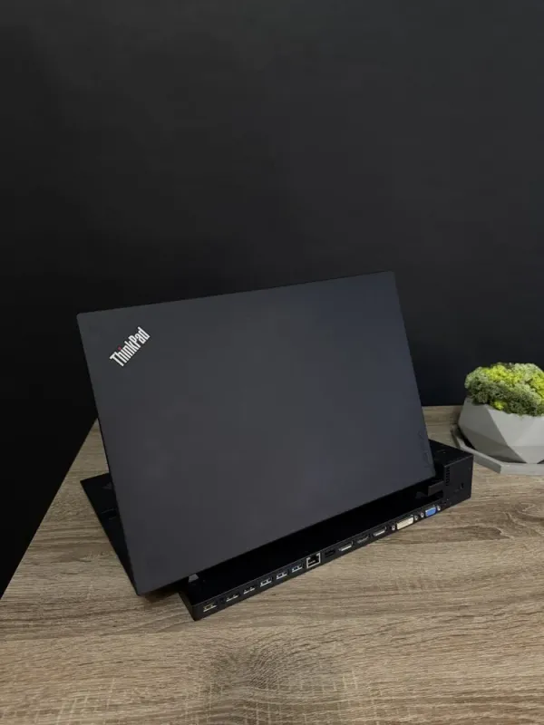 Ноутбук Б-клас Lenovo ThinkPad T470 / 14" (1920x1080) TN / Intel Core i5-7300U (2 (4) ядра по 2.6 - 3.5 GHz) / 16 GB DDR4 / 256 GB SSD M.2 /  Intel HD Graphics 520 / WebCam / Win 11 + DOC-станція б/в - зображення 3