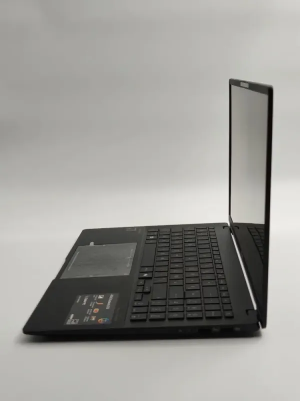 Ультрабук Asus Vivobook S 15 V5507Q / 15.6" (2880x1620) OLED / Qualcomm Snapdragon X Plus X1P-42-100 (8 ядер по 3.2 - 3.4 GHz) / 16 GB DDR5 / 512 GB SSD / Qualcomm Adreno X1-45 Graphics / WebCam / Win 11 Home б/в - зображення 3