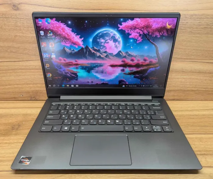 Ультрабук Lenovo IdeaPad 530s-14ARR / 14" (1920x1080) IPS / AMD Ryzen 5-2500U (4 (8) ядра по 2.0 - 3.6 GHz) / 8 GB DDR4 / 256 GB SSD / AMD Radeon Vega 8 Graphics / WebCam / Windows 10 б/в - зображення 2