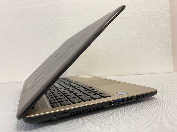 Ноутбук Asus VivoBook X540UAR / 15.6" (1920x1080) TN / Intel Core i5-8250U (4 (8) ядра по 1.6 - 3.4 GHz) / 8 GB DDR4 / 240 GB SSD / Intel UHD Graphics 620 / WebCam / HDMI б/в - зображення 6