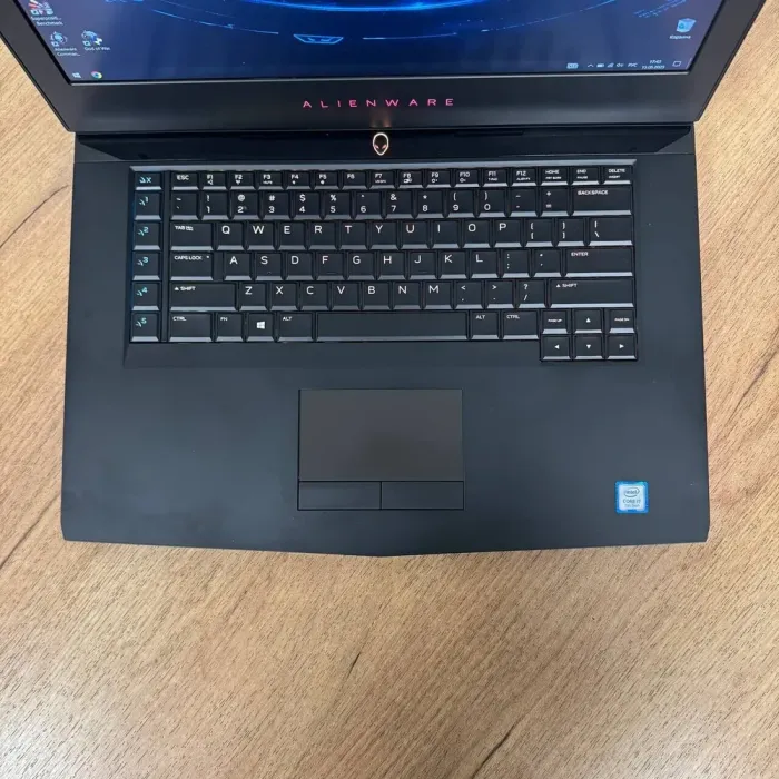 Ігровий ноутбук Б-клас Dell Alienware 15 R3 / 15.6" (1920x1080) IPS / Intel Core i7-7700HQ (4 (8) ядра по 2.8 - 3.8 GHz) / 16 GB DDR4 / 128 GB SSD NVMe + 1000 GB HDD / nVidia GeForce GTX 1070, 8 GB GDDR5, 256-bit / WebCam б/в - зображення 7