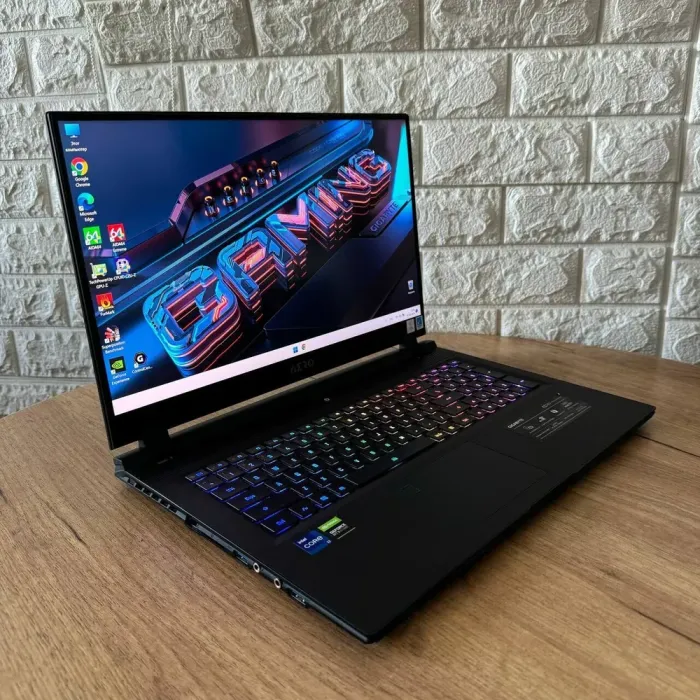Ігровий ноутбук Б-клас Gigabyte Aero 17 HDR XD / 17.3" (3840x2160) IPS / Intel Core i7-11800H (8 (16) ядер по 2.3 - 4.6 GHz) / 16 GB DDR4 / 1000 GB SSD / nVidia GeForce RTX 3070, 8 GB GDDR6, 256-bit / WebCam б/в - зображення 4