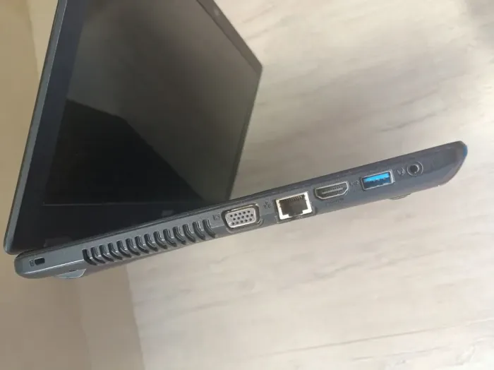 Ноутбук Б-клас Acer Aspire E5-571 / 15.6" (1366x768) TN / Intel Core i3-4030U (2 (4) по 1.9 GHz) / 4 GB DDR3 / 1000 GB HDD / Intel HD Graphics 4400 / WebCam б/в - зображення 5