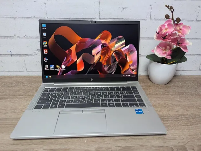 Ультрабук Б-клас HP EliteBook 840 G8 / 14" (1920x1080) TN / Intel Core i5-1135G7 (4 (8) ядра по 2.4 - 4.2 GHz) / 16 GB DDR4 / 256 GB SSD / Intel Iris Xe Graphics / WebCam б/в - зображення 2