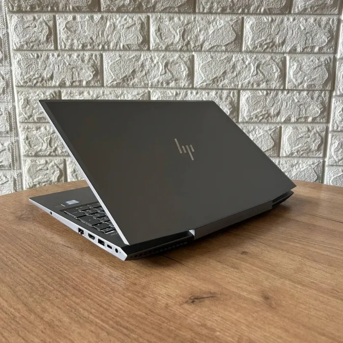 Мобільна робоча станція Б-клас HP ZBook 15v G5 / 15.6" (1920x1080) IPS / Intel Xeon E-2176M (6 (12) ядер по 2.7 - 4.4 GHz) / 16 GB DDR4 / 256 GB SSD / nVidia Quadro P600, 4 GB GDDR5, 128-bit / WebCam б/в - зображення 6