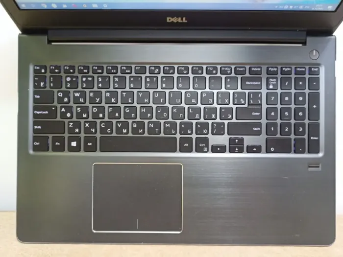 Ноутбук Б-клас Dell Vostro 5568 / 15.6" (1366x768) TN / Intel Core i7-7500U (2 (4) ядра по 2.7 - 3.5 GHz) / 16 GB DDR4 / 256 GB SSD / nVidia GeForce 940MX, 4 GB GDDR5, 64-bit / WebCam б/в - зображення 5