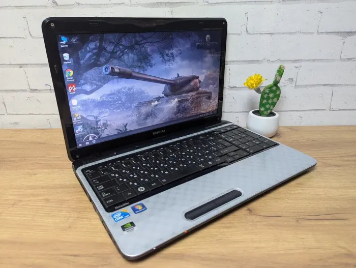 Ноутбук Б-клас Toshiba Satelite L750-13b / 15.6" (1366x768) TN / Intel Core i3-380M (2 (4) ядра по 2.53 GHz) / 8 GB DDR3 / 256 GB SSD / nVidia GeForce GT 525M, 1 GB GDDR3, 128-bit / WebCam / DVD-ROM б/в - зображення 4