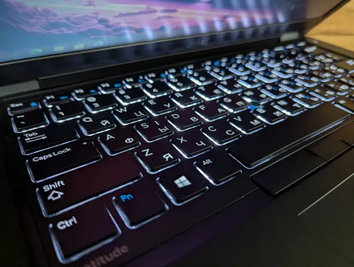 Ультрабук Dell Latitude 5480 / 14" (1366x768) TN / Intel Core i5-7200U (2 (4) ядра по 2.5 - 3.1 GHz) / 8 GB DDR4 / 256 GB SSD / HD Graphics 620 / WebCam / Win 10 б/в - зображення 6