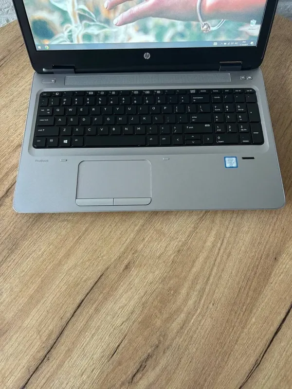 Ноутбук Б-клас HP ProBook 650 G2 / 15.6" (1920x1080) TN / Intel Core i7-6600U (2 (4) ядра по 2.6 - 3.4 GHz) / 8 GB DDR4 / 256 GB SSD M.2 / Intel HD Graphics 520 / WebCam / VGA б/в - зображення 3