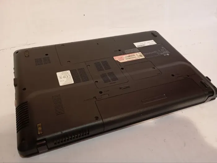 Ноутбук Б-клас LG S525 / 15.6" (1366x768) TN / Intel Pentium B950 (2 ядра по 2.1 GHz) / 8 GB DDR3 / 500 GB HDD / Intel HD Graphics / WebCam / АКБ не бере заряд б/в - зображення 8