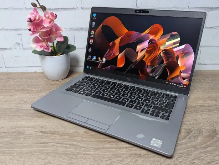 Ультрабук Б-клас Dell Latitude 5411 / 14" (1920x1080) TN / Intel Core i5-8365U (4 (8) ядра по 1.6 - 4.1 GHz) / 16 GB DDR4 / 256 GB SSD / Intel UHD Graphics / WebCam б/в - зображення 4