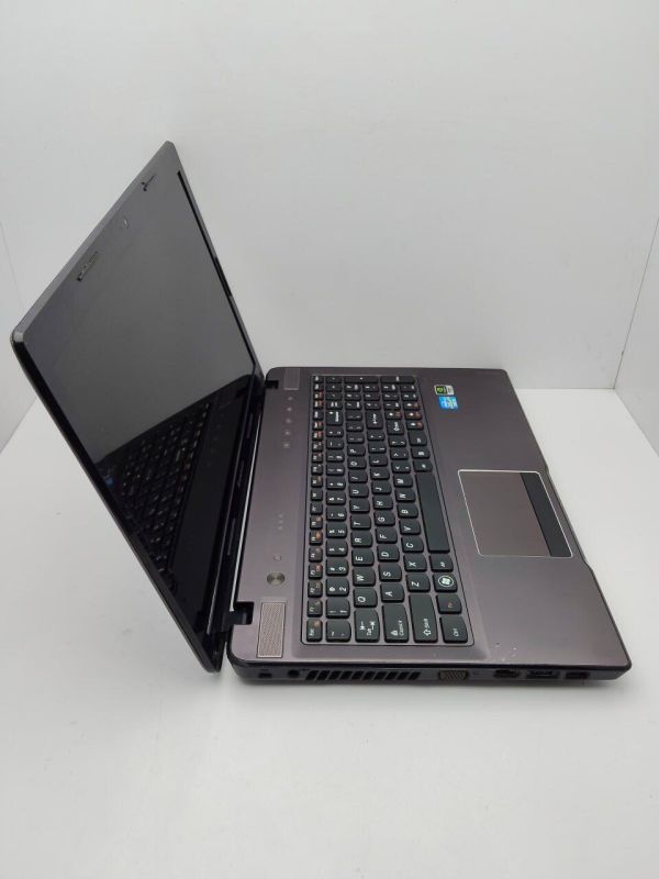 Ноутбук Lenovo IdeaPad Z570 / 15.6" (1366x768) TN / Intel Core i3-2330M (2 (4) ядра по 2.2 GHz) / 6 GB DDR3 / 500 GB HDD / nVidia GeForce GT 540M, 1 GB GDDR3, 64-bit / WebCam б/в - зображення 6