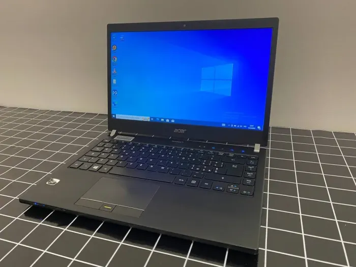 Ноутбук Б-клас Acer TravelMate P645-S / 14" (1366x768) TN / Intel Core i5-5300U (2 (4) ядра по 2.3 - 2.9 GHz) / 4 GB DDR3 / 256 GB SSD / Intel HD Graphics 5500 / WebCam / HDMI б/в - зображення 2