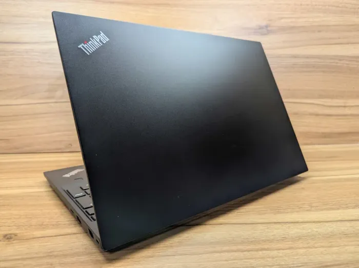 Ноутбук Lenovo ThinkPad E590 / 15.6" (1920x1080) IPS / Intel Core i5-8265U (4 (8) ядра по 1.6 - 3.9 GHz) / 16 GB DDR4 / 480 GB SSD / Intel UHD Graphics / WebCam / TouchID / Windows 10 б/в - зображення 6