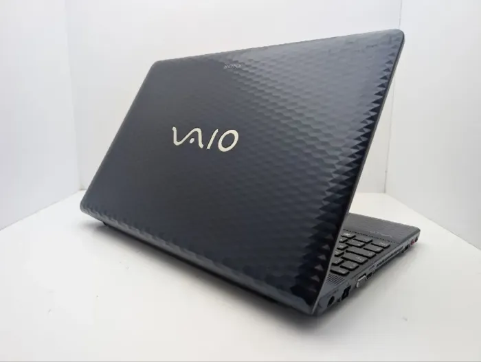 Ноутбук Sony VPC EH2M1E / 15.6" (1366x768) TN / Intel Core i3-2330M (2 (4) ядра по 2.2 GHz) / 6 GB DDR3 / 640 GB HDD / nVidia GeForce 410M, 1 GB GDDR3, 64-bit / WebCam / DVD-ROM б/в - зображення 8