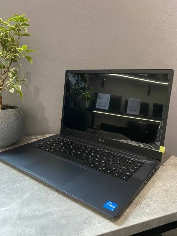 Ультрабук Xiaomi RedmiBook 15 / 15.6" (1920x1080) TN / Intel Core i3-1115G4 (2 (4) ядра по 1.7 - 4.1 GHz) / 8 GB DDR4 / 256 GB SSD M.2 / Intel UHD Graphics / WebCam / Win 10 б/в - зображення 2