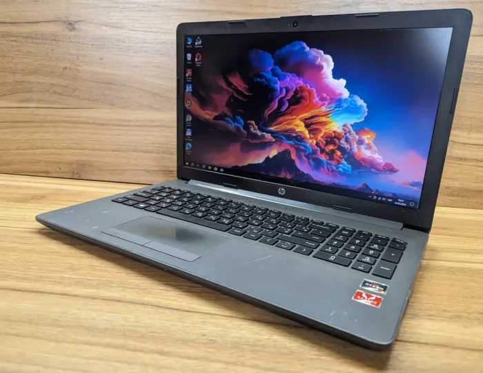 Ноутбук HP 255 G7 / 15.6" (1920x1080) IPS / AMD Ryzen 3 2200U (2 (4) ядра по 2.5 - 3.4 GHz) / 8 GB DDR4 / 256 GB SSD / AMD Radeon Vega 6 Graphics / WebCam / Windows 10 б/в - зображення 5