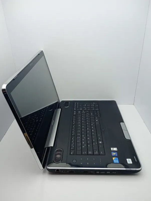 Ноутбук Toshiba Satellite P500 / 18" (1680x945) TN / Intel Core i5-430M (2 (4) ядра по 2.26 - 2.53 GHz) / 8 GB DDR3 / 64 GB SSD + 500 GB HDD / nVidia GeForce GT 330M, 1 GB GDDR3, 128-bit / WebCam / HDMI / АКБ не тримає б/в - зображення 5