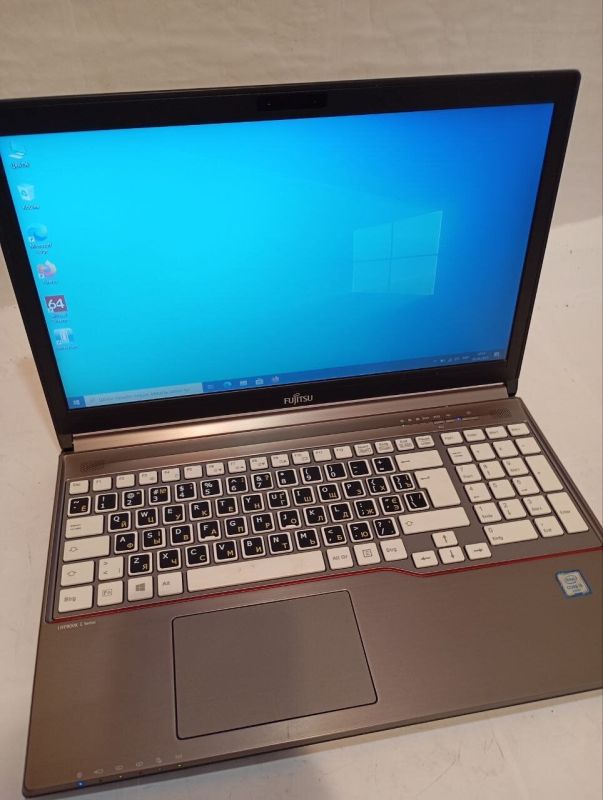 Ноутбук Fujitsu LifeBook E756 / 15.6'' (1366x768) TN / Intel Core i5-6300U (2 (4) ядра по 2.4 - 3.0 GHz) / 8 GB DDR4 / 256 GB SSD / Intel HD Graphics 520 / WebCam / DVD-RW б/в - зображення 2