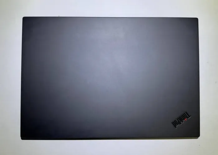 Мобільна робоча станція Lenovo ThinkPad P1 Gen1 / 15.6" (3840x2160) IPS Touch / Intel Xeon E-2176M (6 (12) ядер по 2,7 - 4,4 ГГц) / 32 ГБ DDR4 / 256 ГБ SSD + 256 ГБ SSD / nVidia Quadro P2000, 4 ГБ GDDR5, 128-біт / WebCam / Windows 10 б/в - зображення 3