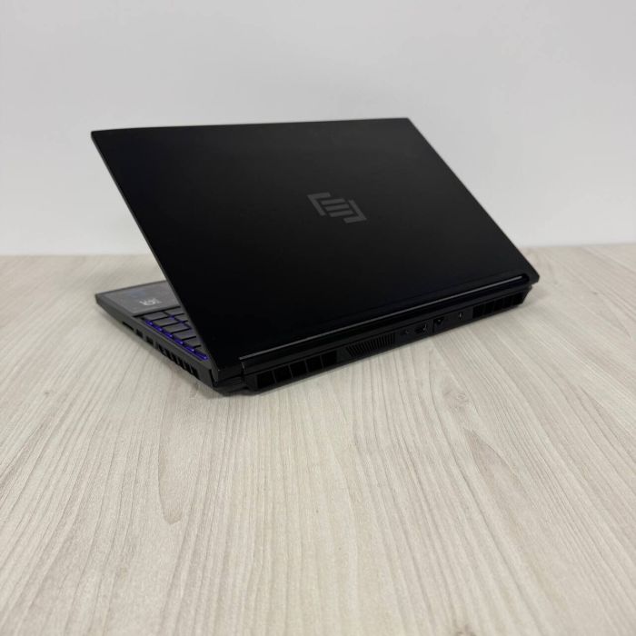 Ігровий ноутбук Maingear Vector Pro MG-VCP2 / 15.6" (2560x1440) IPS / AMD Ryzen 9 6900HX (8 (16) ядер по 3.3 - 4.9 GHz) / 16 GB DDR5 / 1000 GB SSD NVMe / nVidia GeForce RTX 3080, 16 GB GDDR6, 256-bit / WebCam б/в - зображення 6