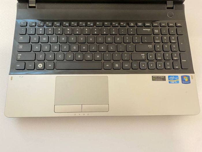 Ноутбук Б-клас Samsung NP300E5A / 15.6" (1366x768) TN / Intel Core i5-2430M (2 (4) ядра по 2.4 - 3.0 GHz) / 8 GB DDR3 / 240 GB SSD / nVidia GeForce GT 520MX, 1 GB GDDR3, 64-bit / WebCam / DVD-ROM б/в - зображення 5