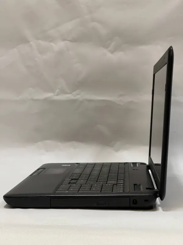 Ноутбук Toshiba Satellite C660D / 15.6" (1366x768) TN / AMD E-450 (2 ядра по 1.6 GHz) / 8 GB DDR3 / 120 GB SSD / AMD Radeon HD 6320 Graphics / DVD-ROM б/в - зображення 4