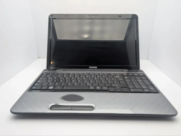 Ноутбук Toshiba Satellite L750 / 15.6" (1366x768) TN / Intel Core i5-2430M (2 (4) ядра по 2.4 - 3.0 GHz) / 6 GB DDR3 / 500 GB HDD / nVidia GeForce GT 520M, 1 GB GDDR3, 128-bit / WebCam / DVD-ROM б/в - зображення 3