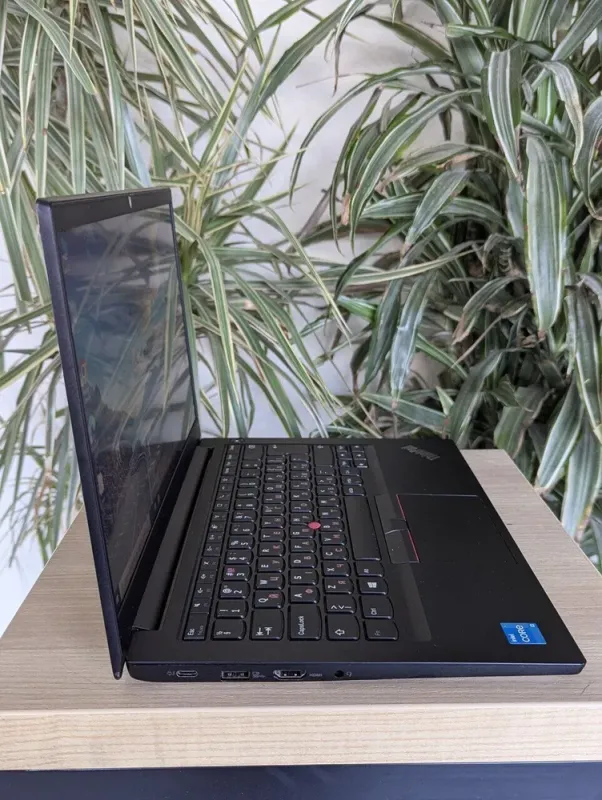 Ультрабук Б-клас Lenovo ThinkPad E14 Gen 2 / 14" (1920x1080) IPS / Intel Core i3-1115G4 (2 (4) ядра по 1.7 - 4.1 GHz) / 16 GB DDR4 / 256 GB SSD M.2 / Intel UHD Graphics / WebCam б/в - зображення 6
