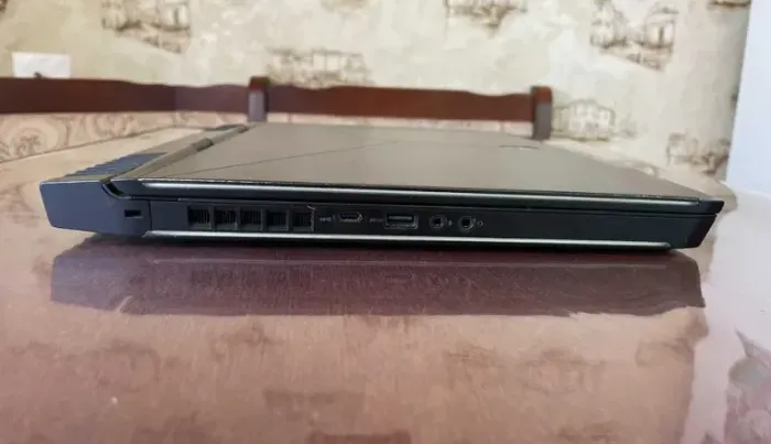 Ігровий ноутбук Б-клас Dell Alienware 15 R4 / 15.6" (1920x1080) IPS / Intel Core i7-8750H (6 (12) ядер по 2.2 - 4.1 GHz) / 16 GB DDR4 / 512 GB SSD+1000 GB HDD / nVidia GeForce GTX 1070, 8 GB GDDR5, 256-bit / WebCam б/в - зображення 6