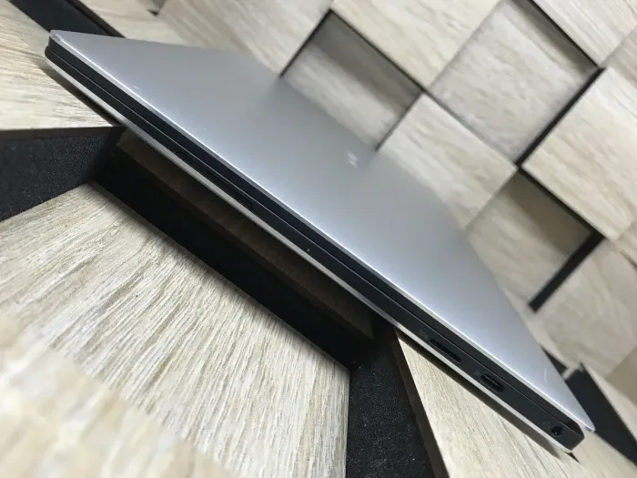 Ультрабук Б-клас Dell XPS 13 7390 / 13.3" (1920x1080) IPS / Intel Core i5-10210U (4 (8) ядра по 1.6 - 4.2 GHz) / 8 GB DDR3 / 240 GB SSD M.2 / Intel UHD Graphics / WebCam / Windows 10 б/в - зображення 6