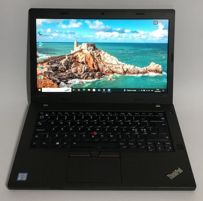 Ультрабук Lenovo ThinkPad T460p / 14" (1920x1080) IPS / Intel Core i5-6440HQ (4 ядра по 2.6 - 3.5 GHz) / 8 GB DDR4 / 192 GB SSD / Intel HD Graphics 530 / WebCam / Win 10 Pro б/в - зображення 2