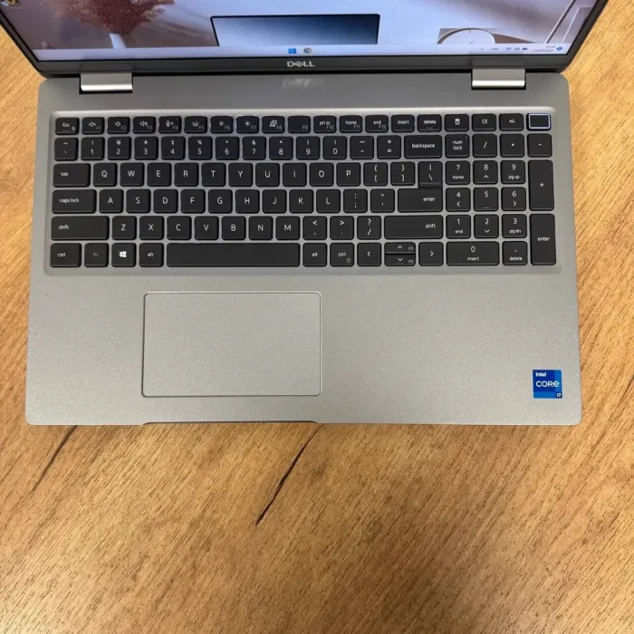 Ультрабук Б-клас Dell Latitude 5520 / 15.6" (1920x1080) IPS Touch / Intel Core i7-1165G7 (4 (8) ядра по 2.8 - 4.7 GHz) / 16 GB DDR4 / 512 GB SSD / Intel Iris Xe Graphics / WebCam б/в - зображення 7