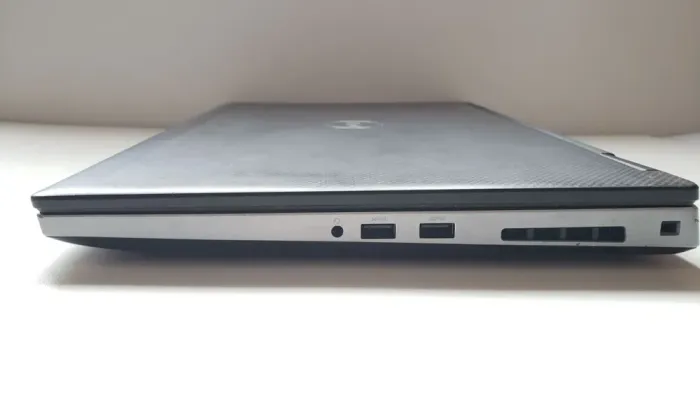 Мобільна робоча станція Dell Precision 7530 / 15.6" (1920x1080) IPS / Intel Core i7-8850H (6 (12) ядер по 2.6 - 4.3 GHz) / 32 GB DDR4 / 128 GB SSD M.2 + 512 GB SSD M.2 / nVidia Quadro P2000, 4 GB GDDR5, 128-bit / WebCam б/в - зображення 5