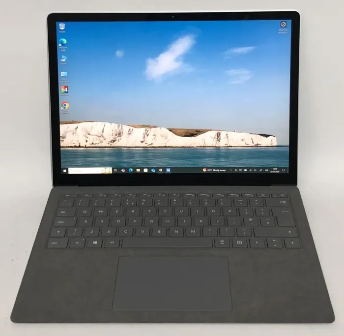 Ультрабук Б-клас Microsoft Surface Laptop 3 1867 / 13.5" (2256x1504) IPS Touch / Intel Core i5-1035G7 (4 (8) ядра по 1.2 - 3.7 GHz) / 8 GB DDR4 / 256 GB SSD NVMe / Intel Iris Plus Graphics / WebCam / Win 10 Pro б/в - зображення 2