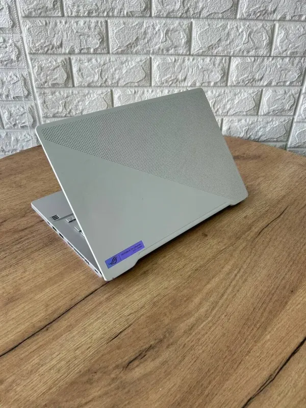 Ігровий ультрабук Б-клас Asus ROG Zephyrus G14 GA401QM / 14" (1920x1080) IPS / AMD Ryzen 9 5900HS (8 (16) ядер по 3.0 - 4.6 GHz) / 16 GB DDR4 / 1000 GB SSD / nVidia GeForce RTX 3060, 6 GB GDDR6, 192-bit б/в - зображення 6