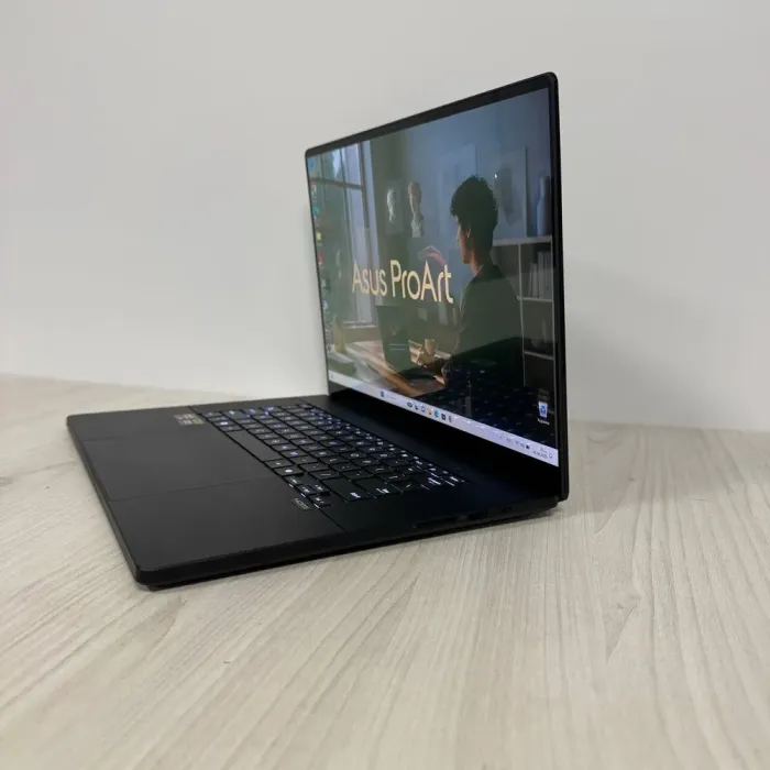 Ігровий ноутбук Б-клас Asus ProArt Studiobook P16 H7606WI / 16" (3840x2400) OLED Touch / AMD Ryzen AI 9 HX 370 (12 (24) ядер по 2.0 - 5.1 GHz) / 64 GB DDR5 / 2000 GB SSD NVMe / nVidia GeForce RTX 4070, 8 GB GDDR6, 128-bit б/в - зображення 5