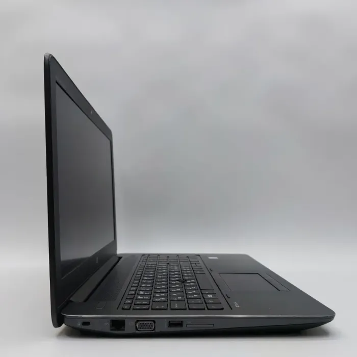 Мобільна робоча станція HP ZBook 15 G3 / 15.6" (1920x1080) TN / Intel Core i7-6820HQ (4 (8) ядра по 2.7 - 3.6 GHz) / 32 GB DDR4 / 512 GB SSD / nVidia Quadro M1000M, 2 GB DDR5, 128-bit / WebCam / Win 11 Pro б/в - зображення 4