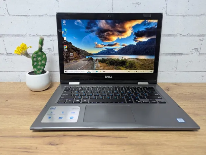 Ультрабук Б-клас Dell Inspiron 13 5000 (P69G) / 13.3" (1920x1080) IPS Touch / Intel Core i5-8250U (4 (8) ядра по 1.6 - 3.4 GHz) / 16 GB DDR4 / 256 GB SSD / Intel UHD Graphics 620 / WebCam б/в - зображення 2