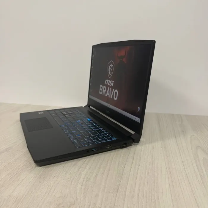 Ігровий ноутбук Б-класу MSI Bravo 15 C7VE / 15,6" (1920x1080) IPS / AMD Ryzen 5 7535HS (6 (12) ядер по 3,3 - 4,55 ГГц) / 16 ГБ DDR5 / 512 ГБ SSD / nVidia GeForce RTX 4050, 6 ГБ GDDR6, 96-біт / WebCam б/в - изображение 5