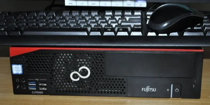 Комплект ПК: Fujitsu D757 E90 SFF / Intel Core i5-6500 (4 ядра по 3.2 - 3.6 GHz) / 16 GB DDR4 / 240 GB SSD + 320 GB HDD / Intel HD Graphics + Монітор Б-клас 22" (1680x1050) TN / VGA+ Windows 11 Pro б/в - зображення 3