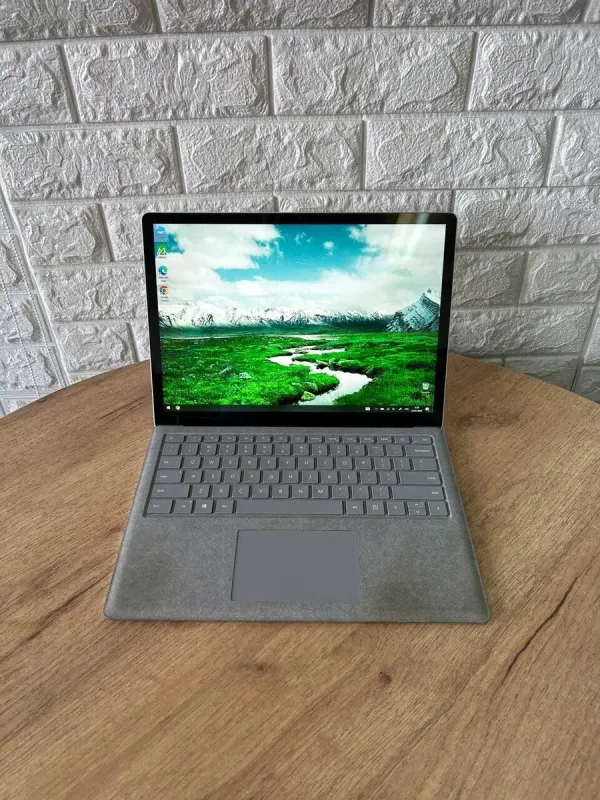 Ультрабук Б-клас Microsoft Surface Laptop 2 / 13.5" (2256x1504) IPS Touch / Intel Core i5-8350U (4 (8) ядра по 1.7 - 3.6 GHz) / 8 GB DDR3 / 128 GB SSD / Intel UHD Graphics 620 / WebCam б/в - зображення 2