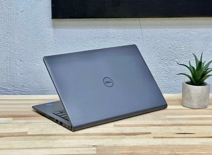 Ультрабук Dell Vostro 3420 / 14" (1920x1080) IPS / Intel Core i5-1235U (10 (12) ядер по 3.3 - 4.4 GHz) / 16 GB DDR4 / 512 GB SSD / Intel Iris Xe Graphics / WebCam / Win 11 Pro б/в - зображення 5