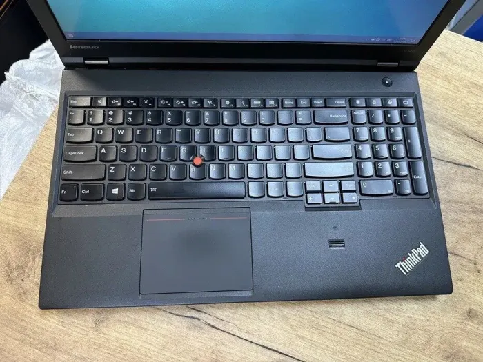 Мобільна робоча станція Б-клас Lenovo ThinkPad W540 / 15.6" (1920x1080) TN / Intel Core i7-4800MQ (4 (8) ядра по 2.7 - 3.7 GHz) / 8 GB DDR3 / 240 GB SSD / nVidia Quadro K1100M, 2 GB GDDR5, 128-bit / WebCam / VGA б/в - зображення 3