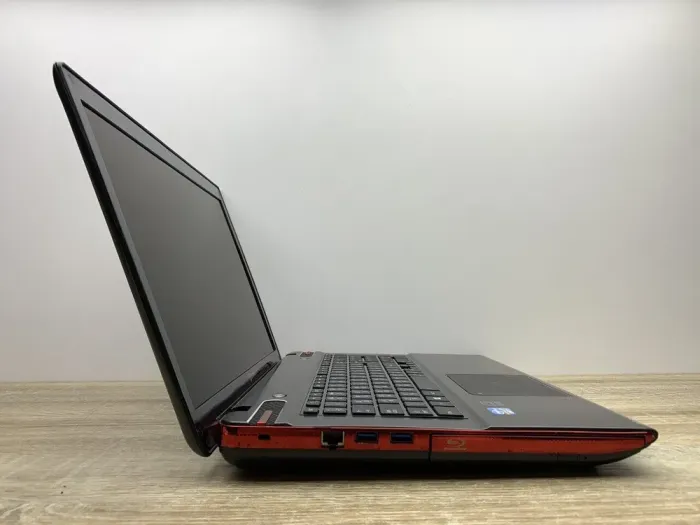 Ноутбук Б-клас Toshiba Qosmio X870-140 / 17.3" (1920x1080) TN / Intel Core i7-3630QM (4 (8) ядра по 2.4 - 3.4 GHz) / 16 GB DDR3 / 240 GB SSD / nVidia GeForce GTX 670M, 3 GB GDDR5, 192-bit / WebCam / DVD-ROM б/в - зображення 6