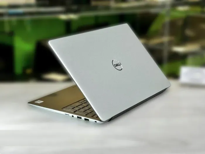 Ультрабук Б-клас Dell Vostro 5590 / 15.6" (1920x1080) IPS / Intel Core i5-10210U (4 (8) ядра по 1.6 - 4.2 GHz) / 8 GB DDR4 / 256 GB SSD M.2 / Intel UHD Graphics / WebCam / Win 11 Pro б/в - зображення 6