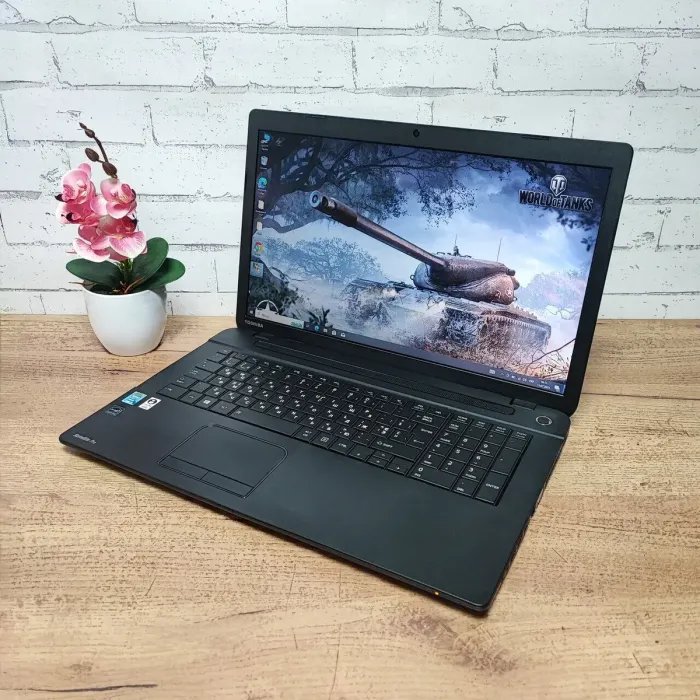 Ноутбук Б-клас Toshiba Satellite C70-B-140 / 17.3" (1600x900) TN / Intel Core i5-4210U (2 (4) ядра по 1.7 - 2.7 GHz) / 8 GB DDR3 / 256 GB SSD / Intel HD Graphics 4400 / WebCam / DVD-ROM б/в - зображення 4