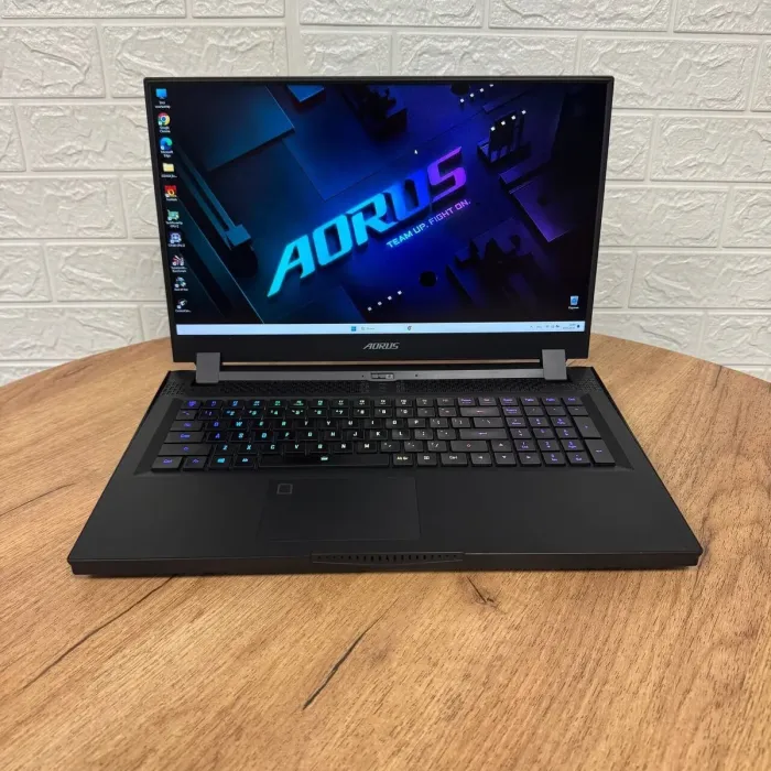 Ігровий ноутбук Б-клас Gigabyte Aorus 17G YD / 17.3" (1920x1080) IPS / Intel Core i7-11800H (8 (16) ядер по 2.3 - 4.6 GHz) / 32 GB DDR4 / 512 GB SSD / nVidia GeForce RTX 3080, 8 GB GDDR6, 256-bit / WebCam б/в - зображення 2