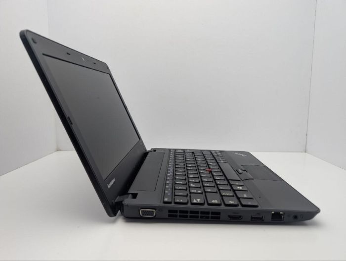Нетбук Б-клас Lenovo ThinkPad X121e / 12.1" (1366x768) TN / AMD E-450 (2 ядра по 1.65 GHz) / 6 GB DDR3 / 120 GB SSD / AMD Radeon HD 6320 Graphics / WebCam / АКБ не тримає б/в - зображення 4