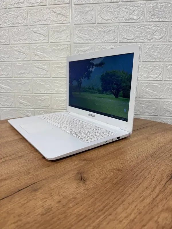 Ультрабук Б-клас Asus VivoBook E502NA White / 15.6" (1920x1080) TN / Intel Pentium N4200 (4 ядра по 1.1 - 2.5 GHz) / 4 GB DDR4 / 500 GB HDD / Intel HD Graphics 505 б/в - зображення 5